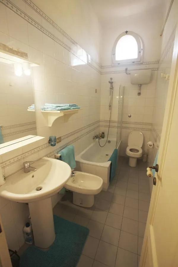 Suite Tra I Tetti Con Bagno Privato Πίζα